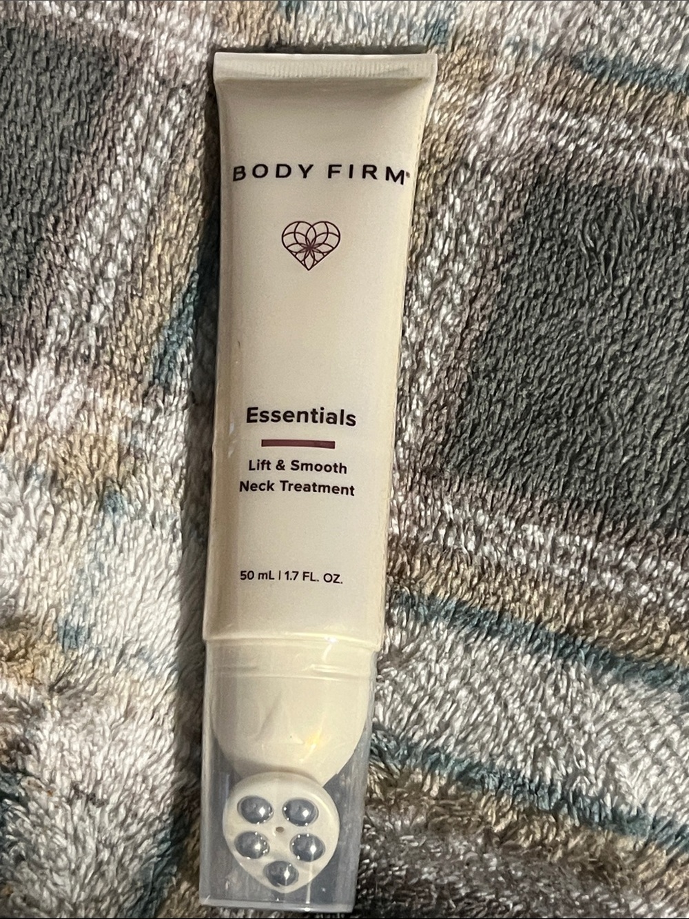 Body Firm Essentials Lift & Smooth Neck Treatment - Cream